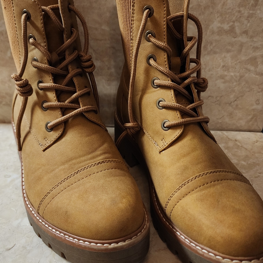 Women’s Sophie 17 Brown/Tan Crowder Boot Size 9